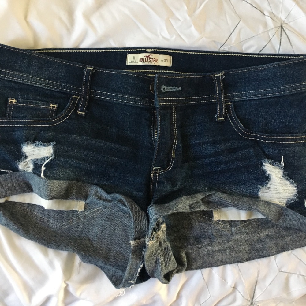 Hollister short-shorts