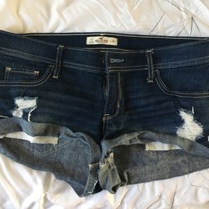 Hollister short-shorts