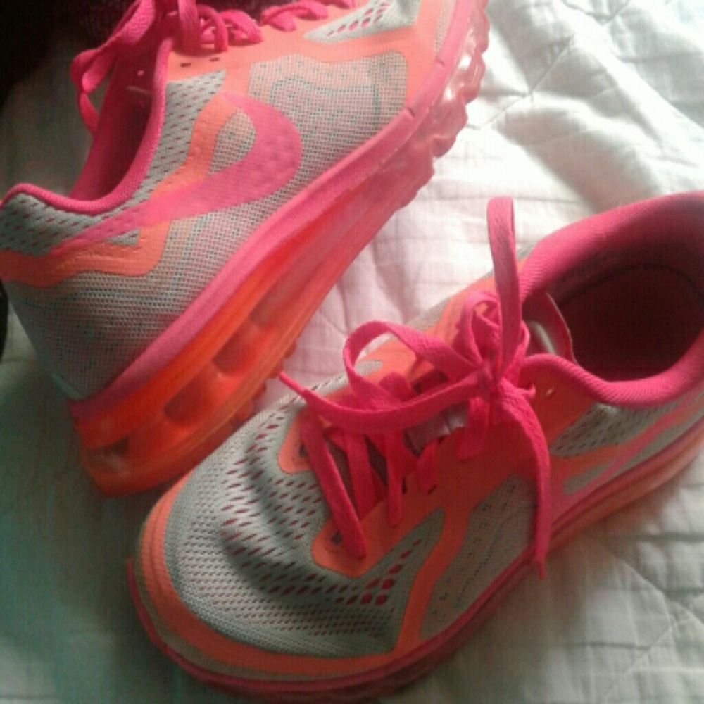 NIKE AIR MAX size 7