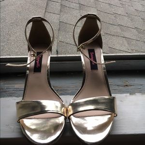 Besteyville gold prom shoes