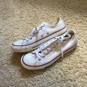 White converse (low top)