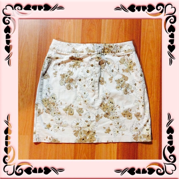 Dalia Sport Floral Skirt - Picture 2 of 3