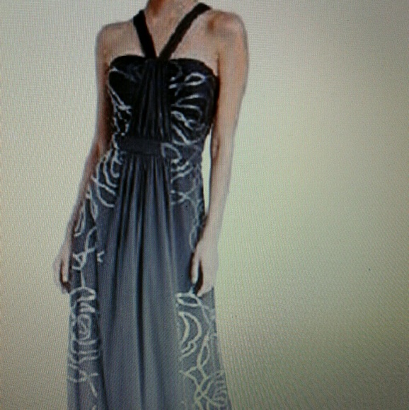 Metallic rose pattern dramatic halter-neck gown - Picture 1 of 5