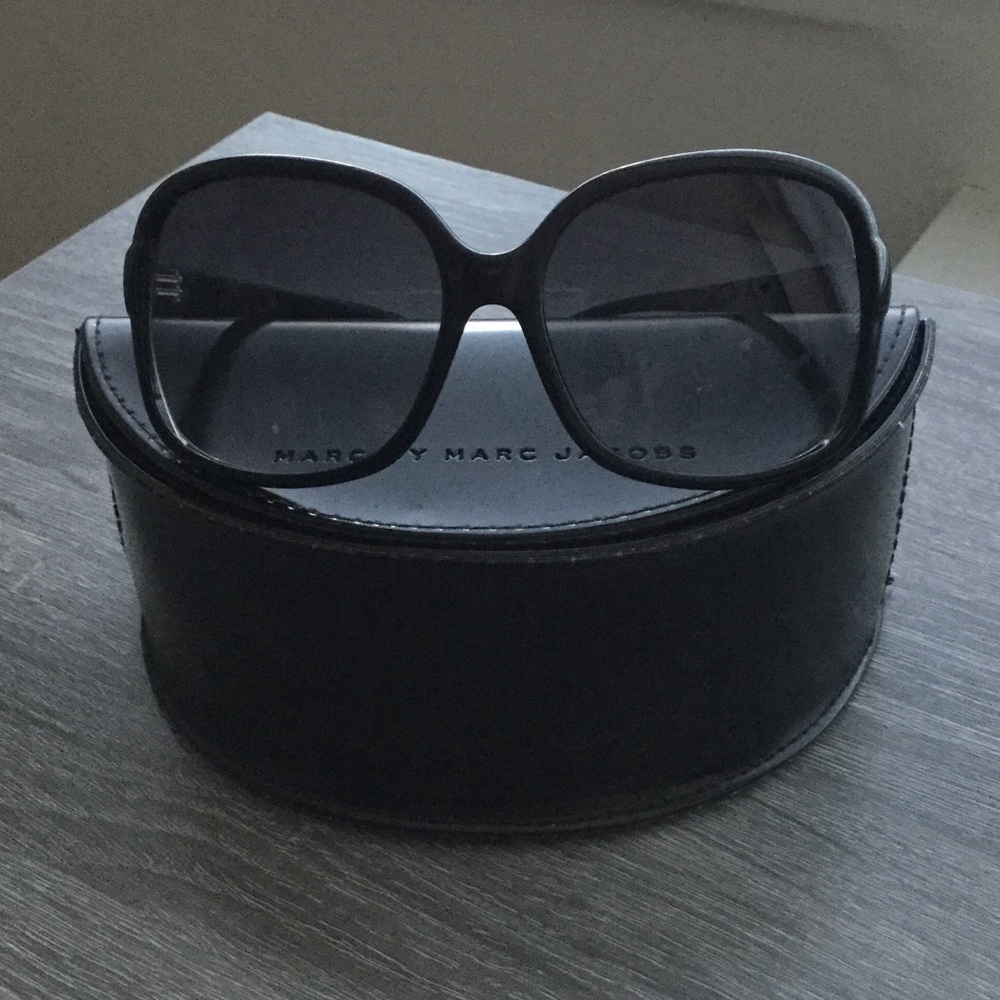 Black plastic Marc by Marc Jacobs sunglasses