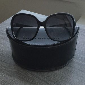 Black plastic Marc by Marc Jacobs sunglasses