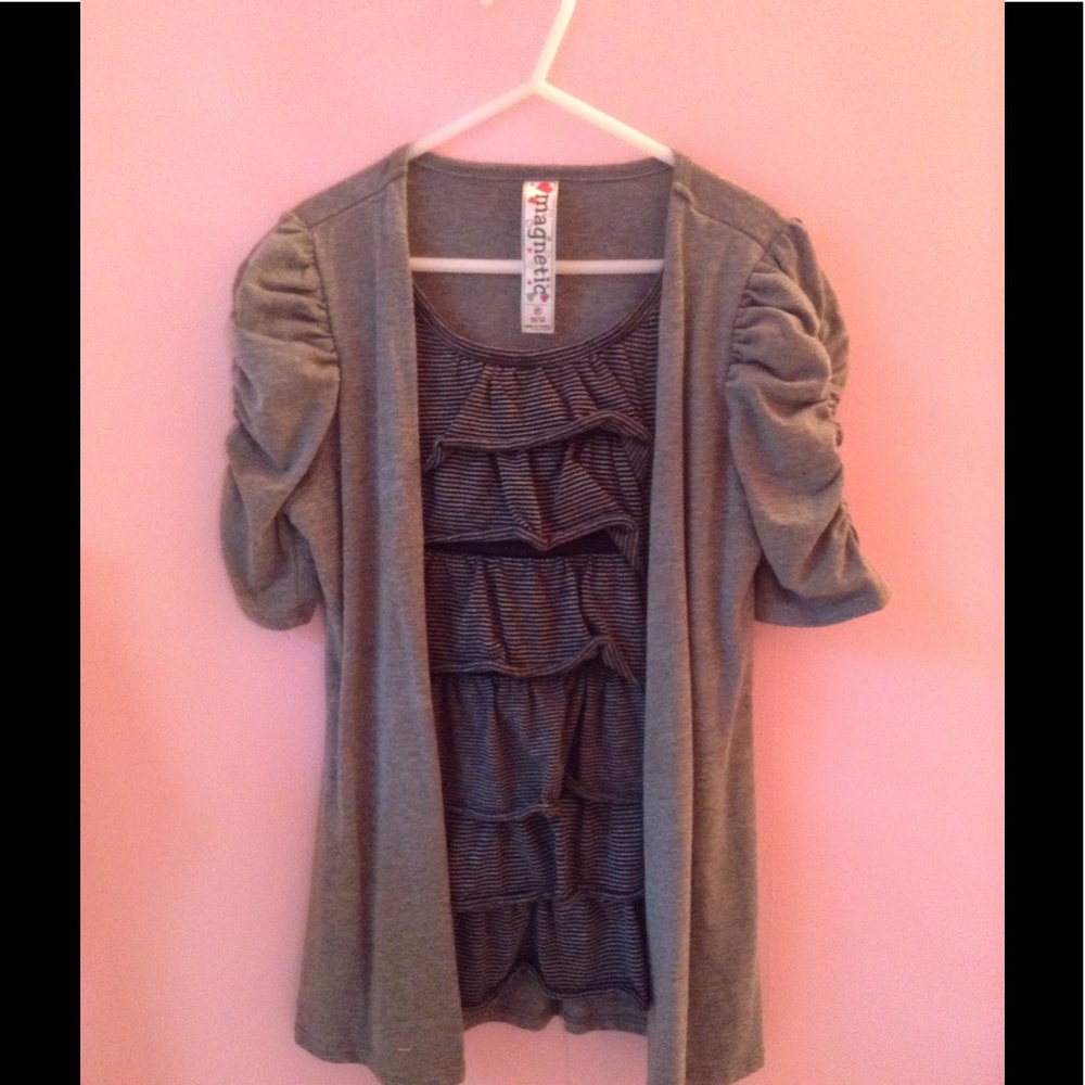 Gray and black ruffled sleeved top
