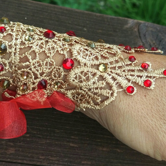 Lace cuff bracelet - Picture 2 of 4