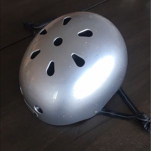 Cheeky silver bike helmet 🤗