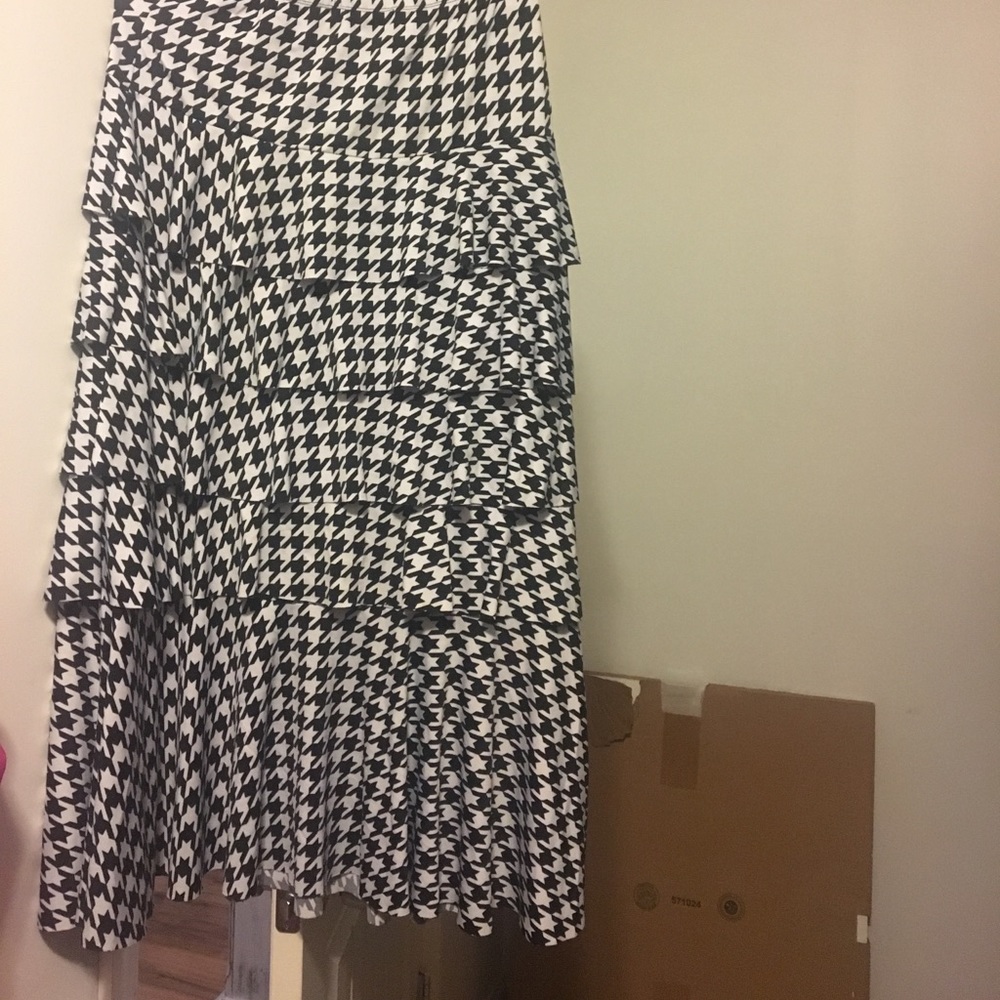 Houndstooth ruffled skirt