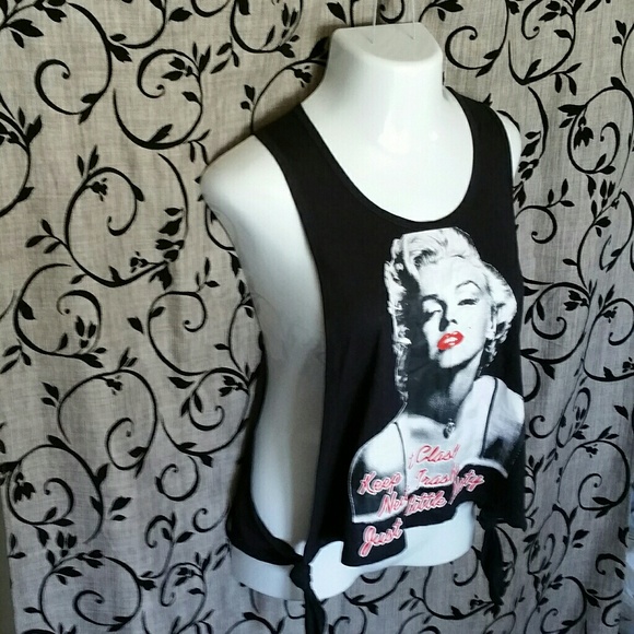 Marlyn Monroe Open Side T-shirt - Picture 2 of 5