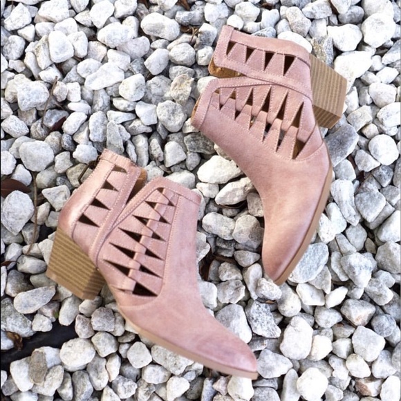 ✨Last One✨Blush cutout ankle booties - Picture 2 of 5