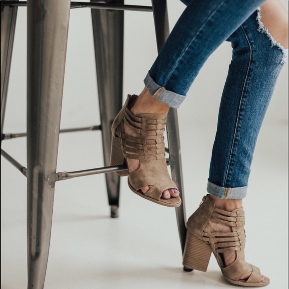 Shoes - Taupe strappy sandal with block heel