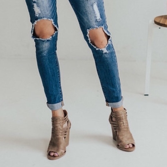 Taupe strappy sandal with block heel - Picture 3 of 3