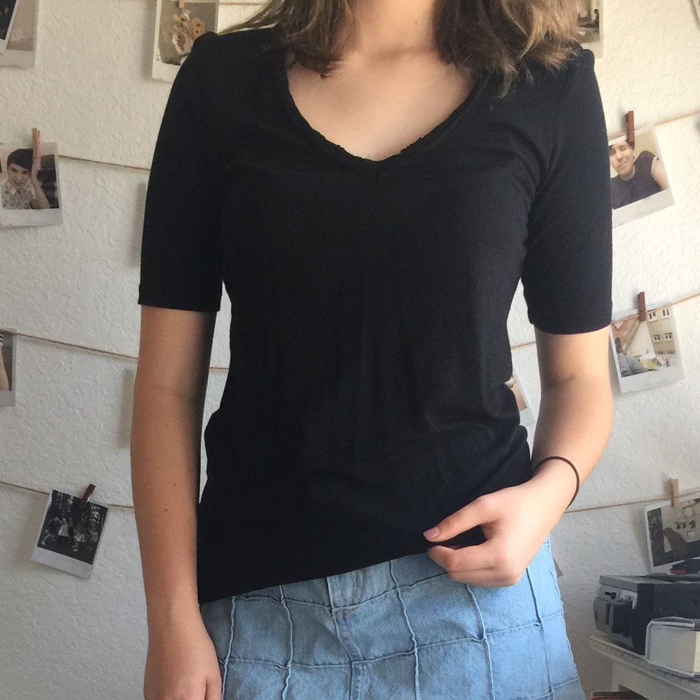 Who What Wear black v-neck