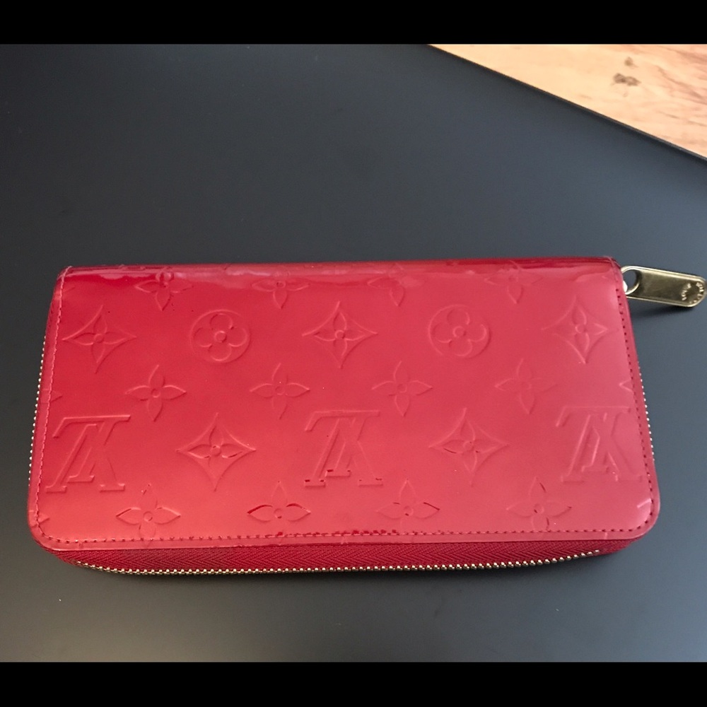 Auth Louis Vuitton - lowest- Vernis zippy wallet