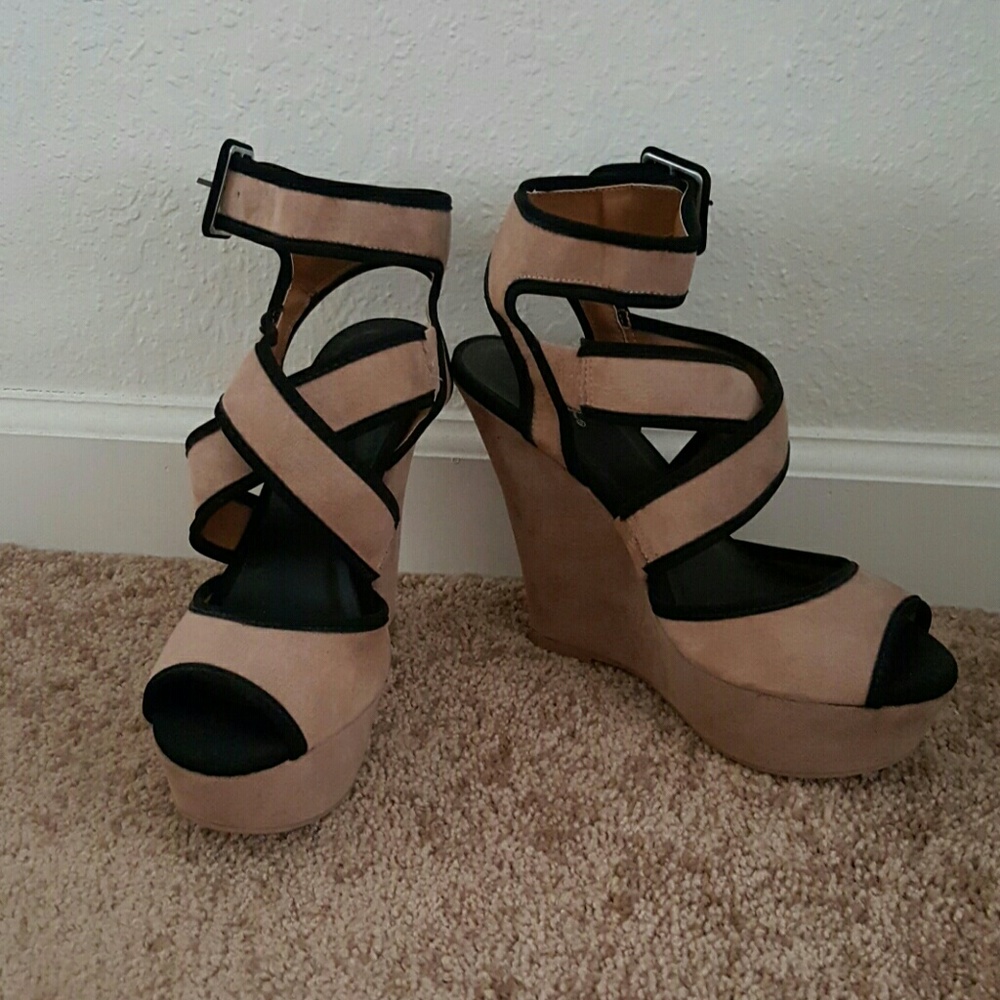 Nude Wedges