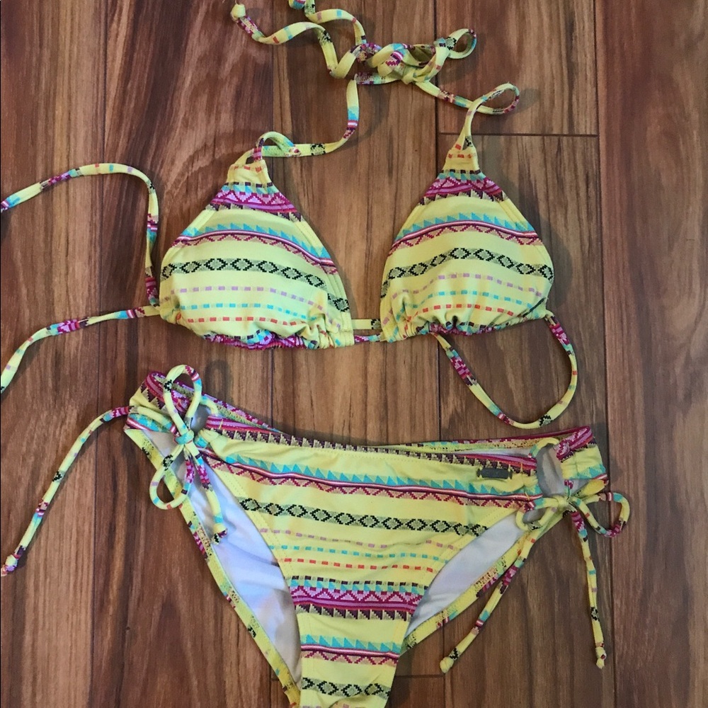Roxy bikini. Size M
