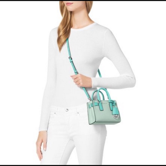 🌺HP🌺Michael Kors Dillon Mini Leather Crossbody - Picture 2 of 8