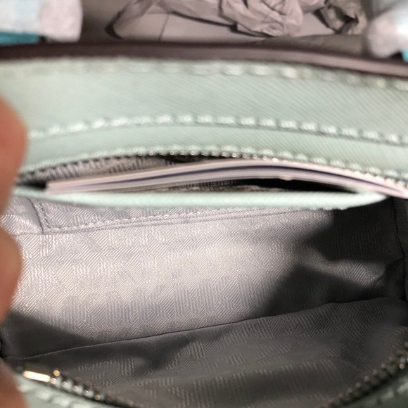 🌺HP🌺Michael Kors Dillon Mini Leather Crossbody - Picture 8 of 8