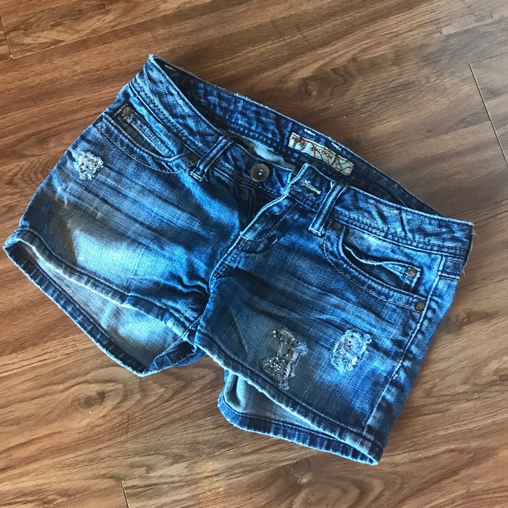 BKE Madison shorts with distress/ jem accents