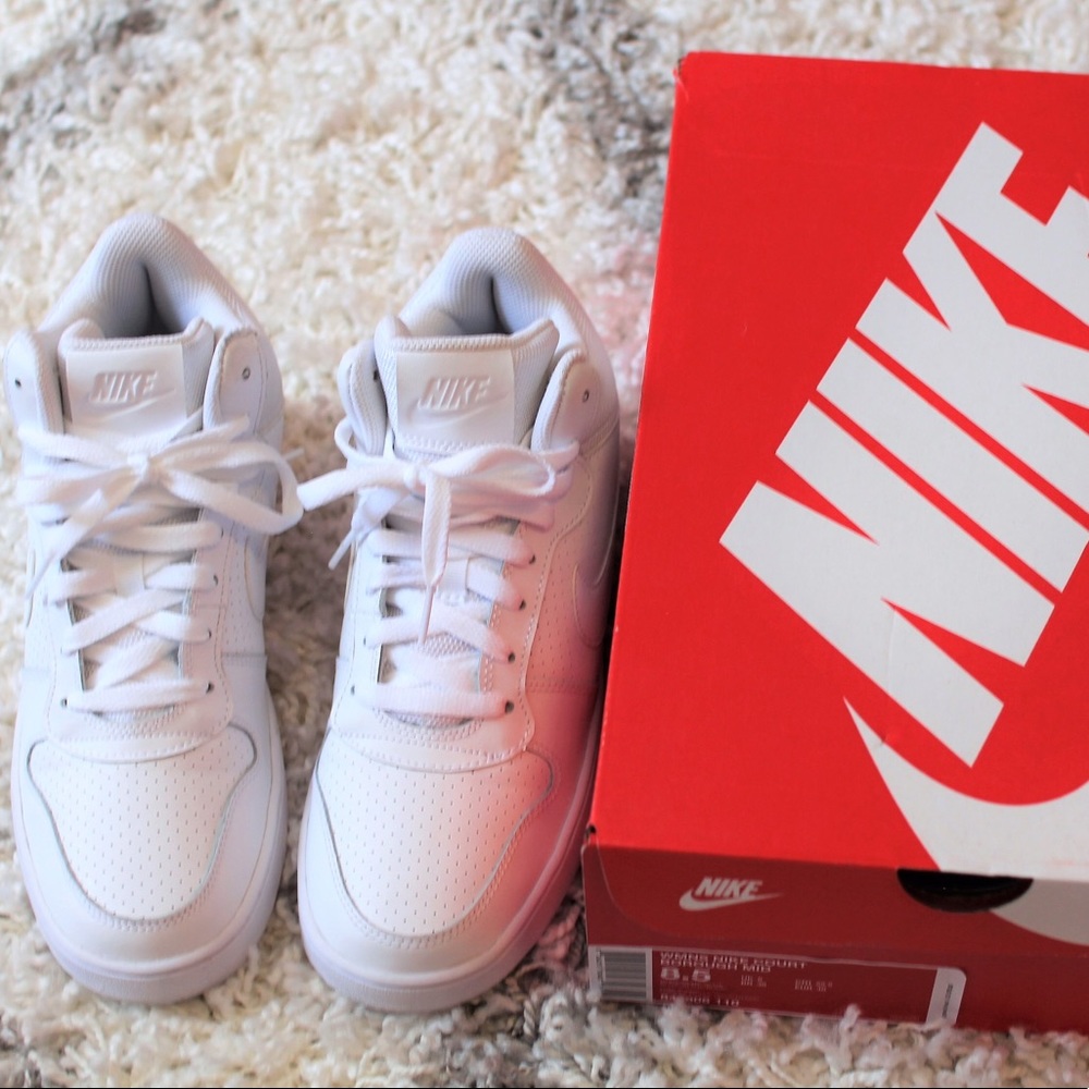 Nike high top shoes in white 👟👟