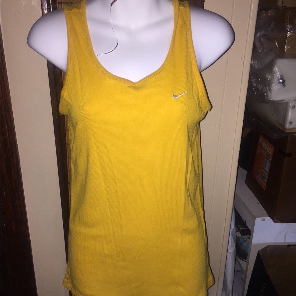 Yellow NIKE workout tank💛 fits more like a Large