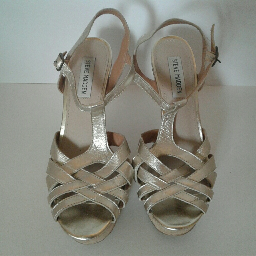 Strappy front wedge sandal