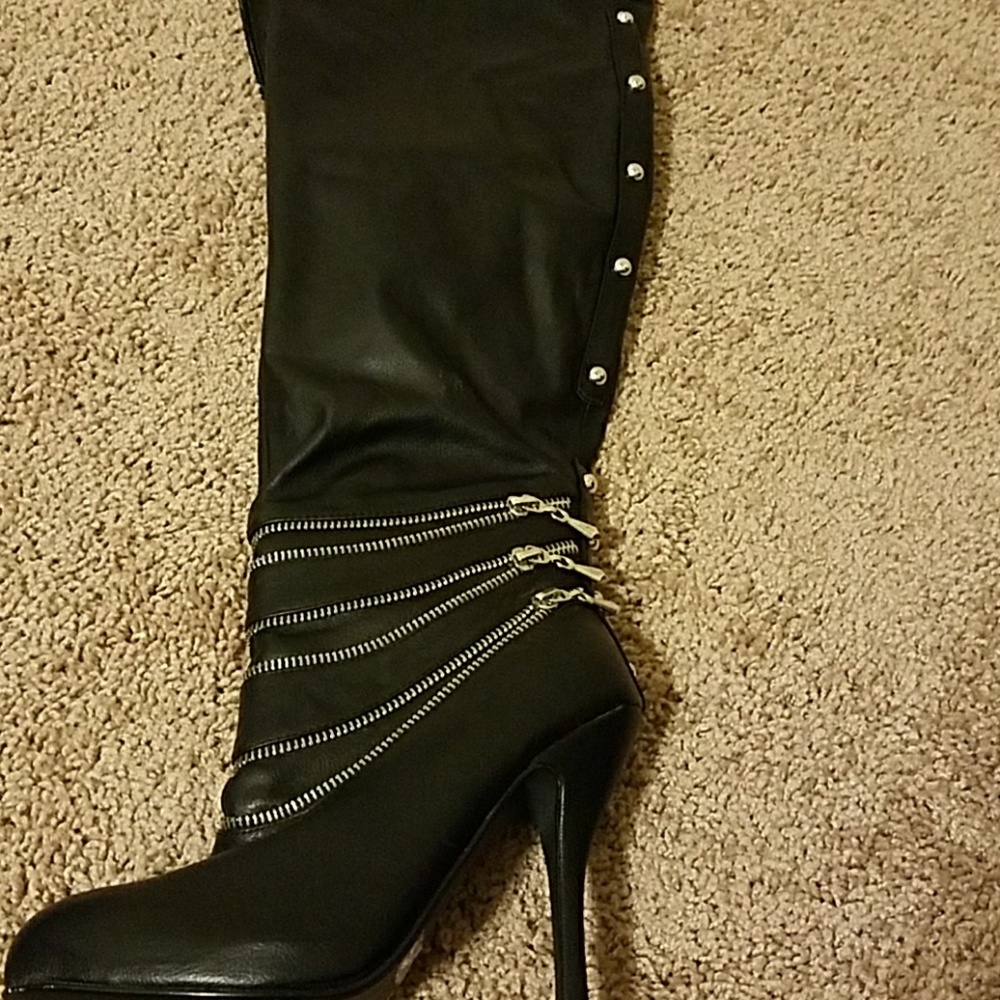 Boots - Picture 2 of 3