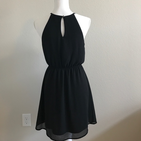 Simple Black Dress - Picture 2 of 3