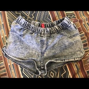 H&M (DIVIDED)  Bleached Stretchy Shorts