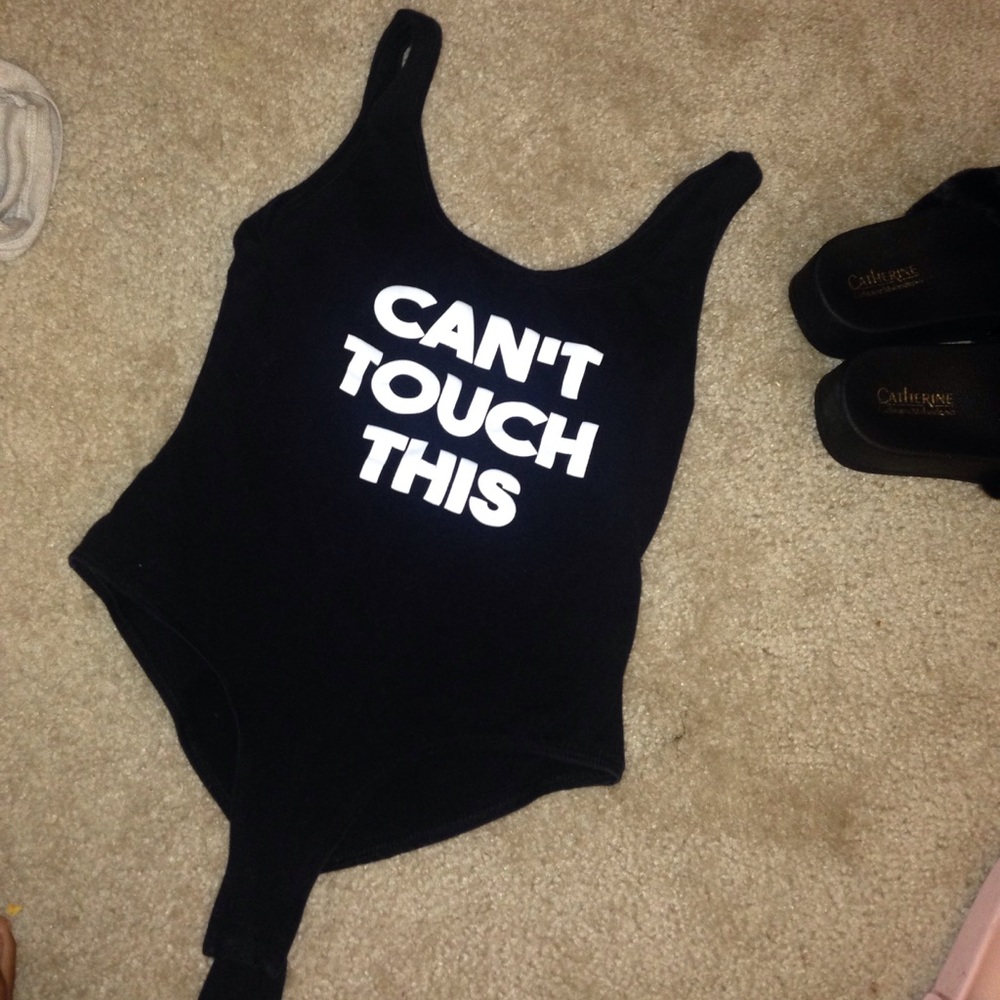 BLACK BODY SUIT.