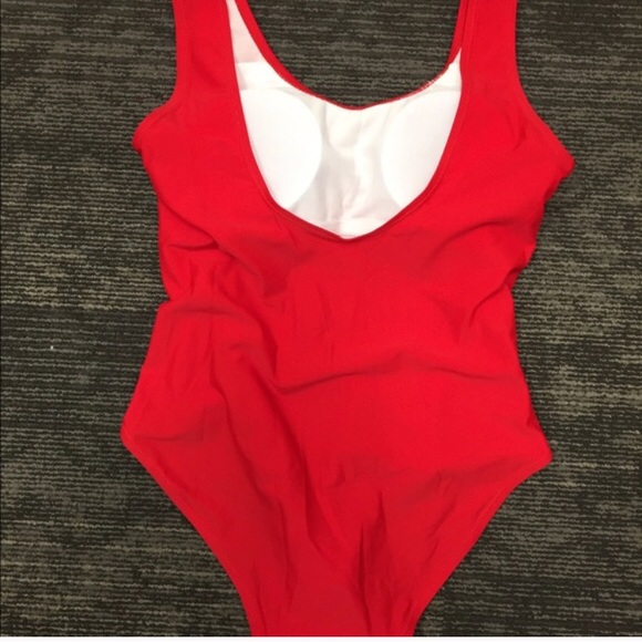 Red Bae watch one piece - Picture 2 of 2