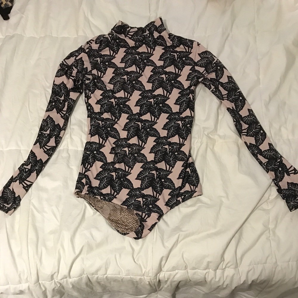 ❌sold❌Acacia Black Elephant Ehukai rash guard