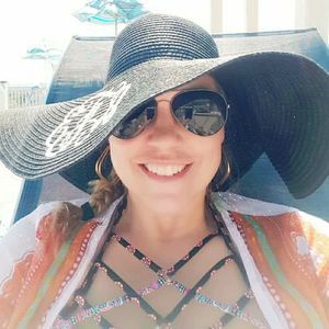 Meet your Posher, Liz