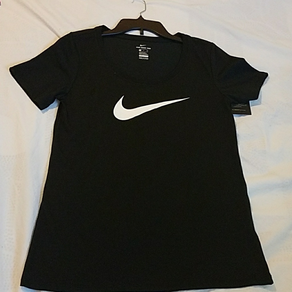 Women's Nike Tee 🛑SOLD🛑