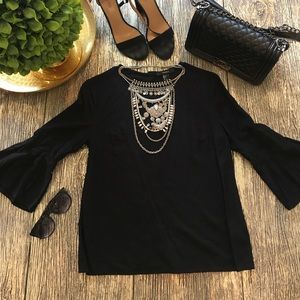 Chic Bell-Sleeved top with buttoned back