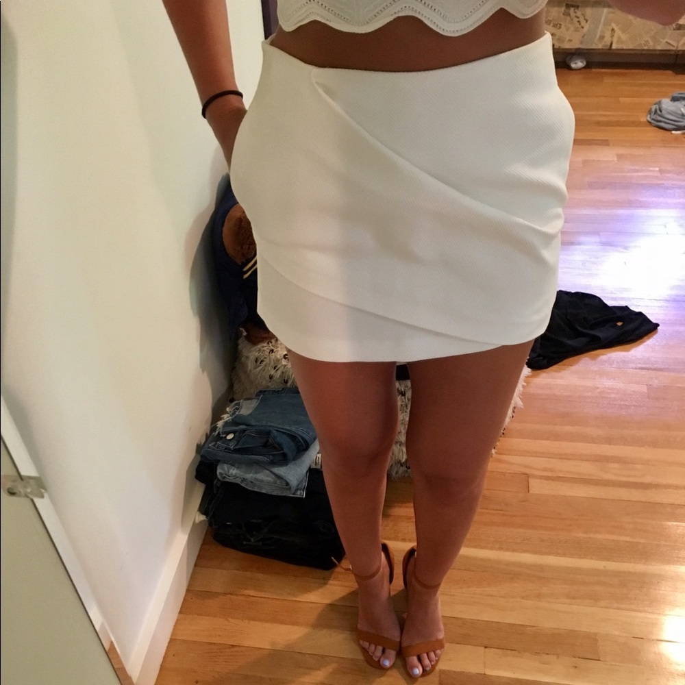 Zara told mini skirt with pockets!