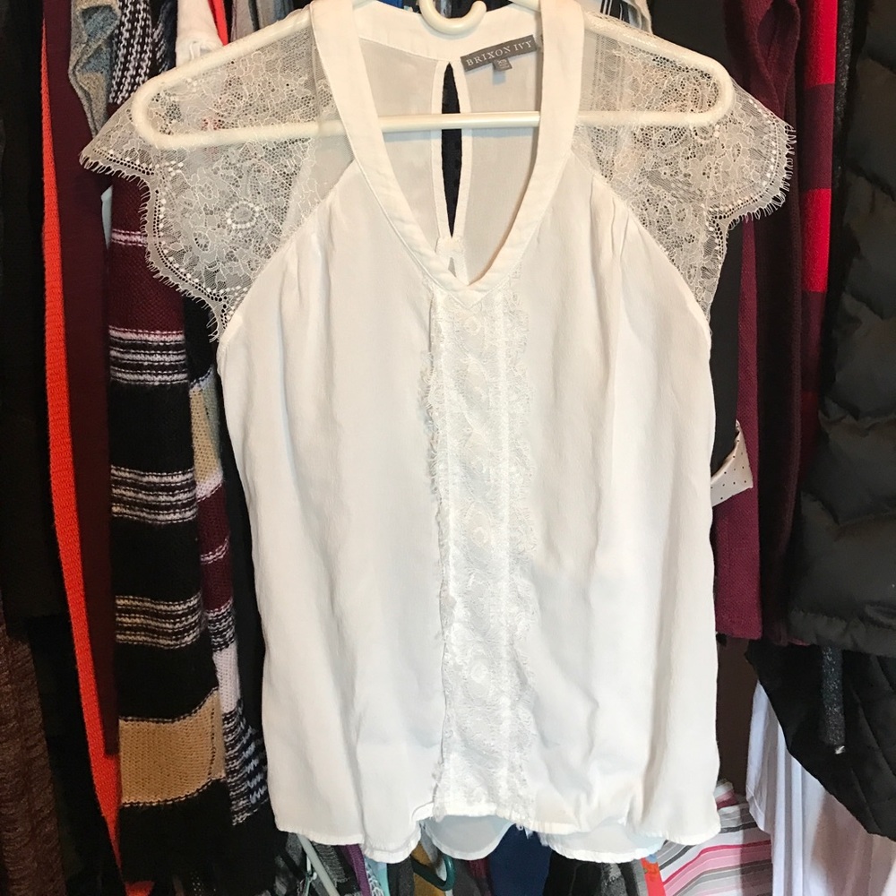 White lace v-neck tee