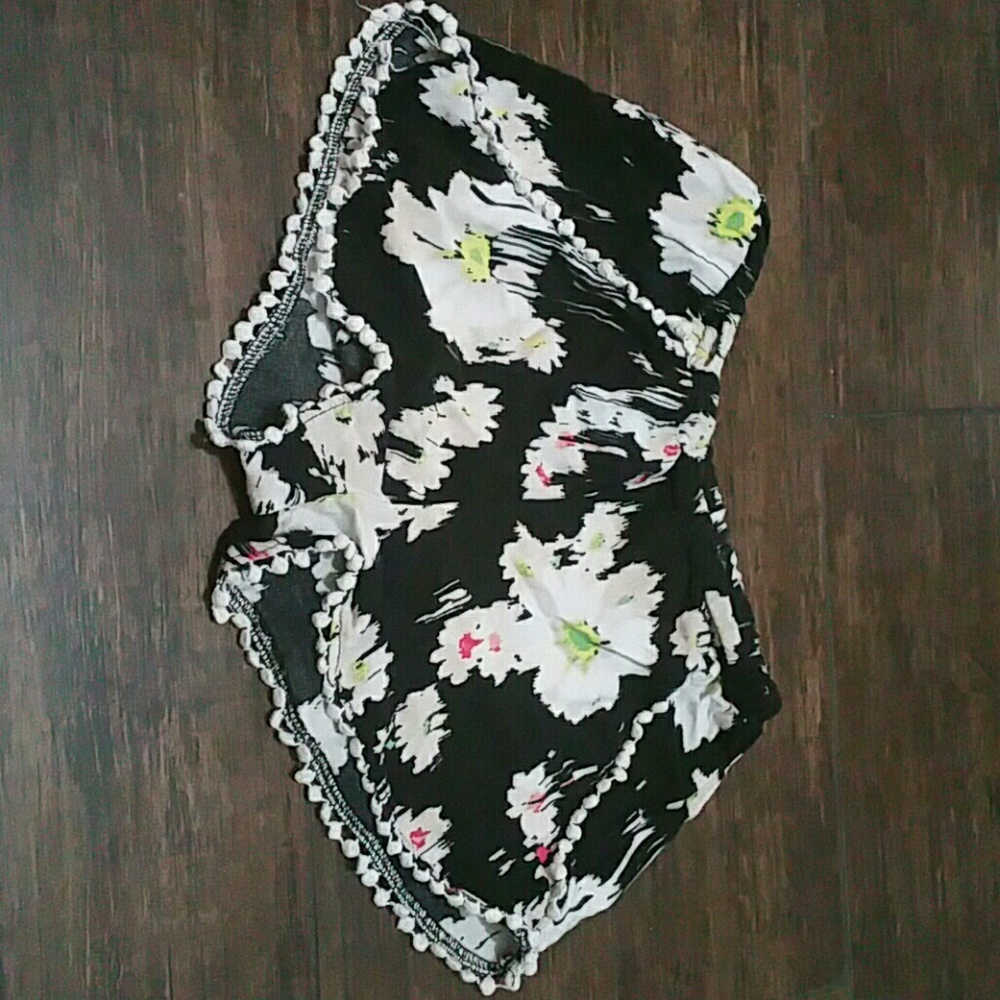 Girls pom pom shorts