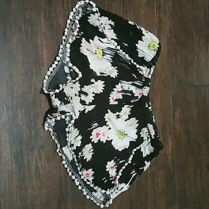 Girls pom pom shorts