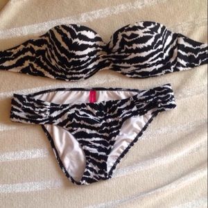 Zebra print VS bikini