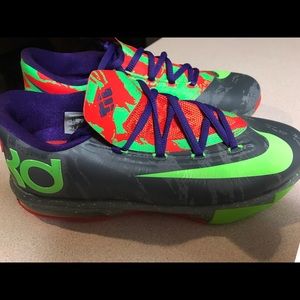 Youth athletic shoes