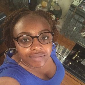 Meet your Posher, Dominique