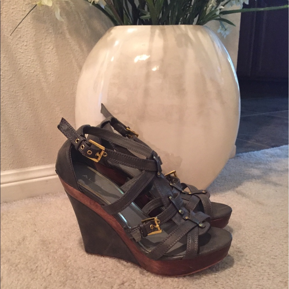 Beautiful Aldo Wedged Sandals
