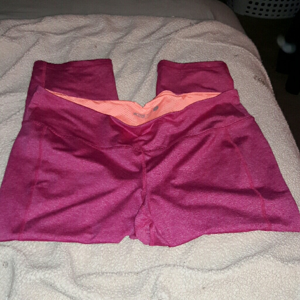 NWOT..Active Fitted leggings by Old Navy (Size XL)