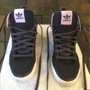Adidas high top. Brown with Pink
