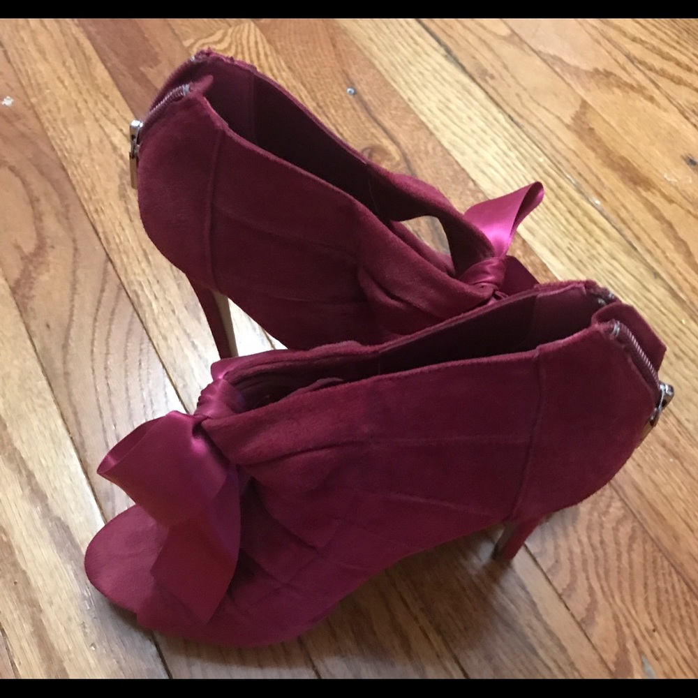 Never worn bebe booties for sale!