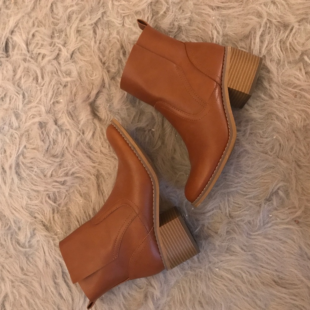 Mossimo camel booties size 7.5