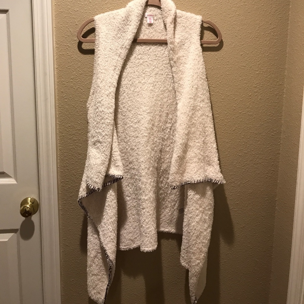 Xhilaration fuzzy Blanket Vest