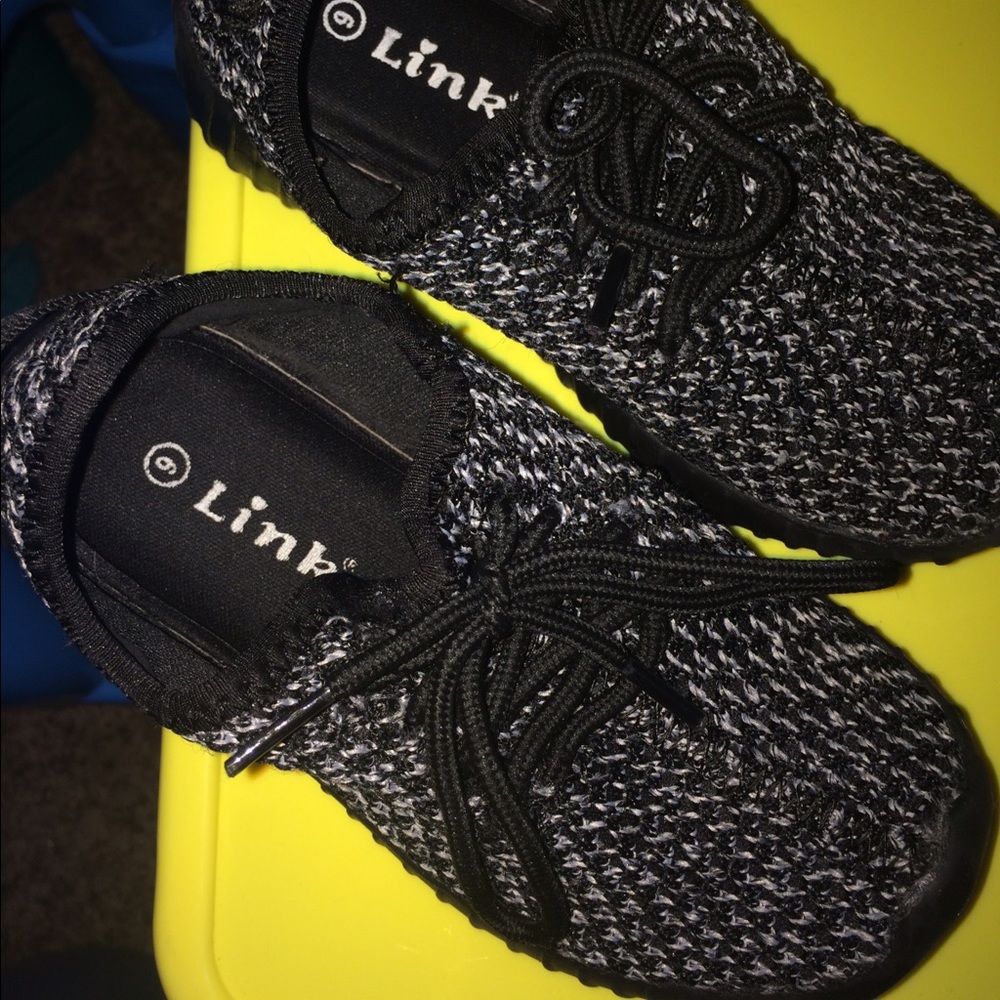 Toddler boy shoes size 9